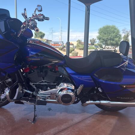FLTRXSE 2025 CVO™ Road Glide™ thumb 2