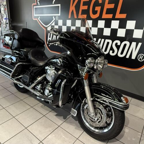2004 Harley-Davidson® Electra Glide® Ultra Classic® Vivid Black thumb 3