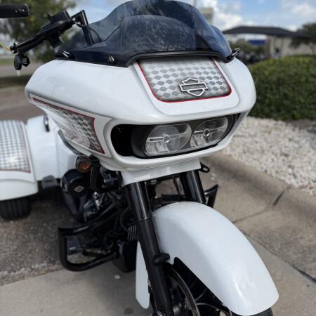 2023 Harley-Davidson® Road Glide® 3 thumb 1