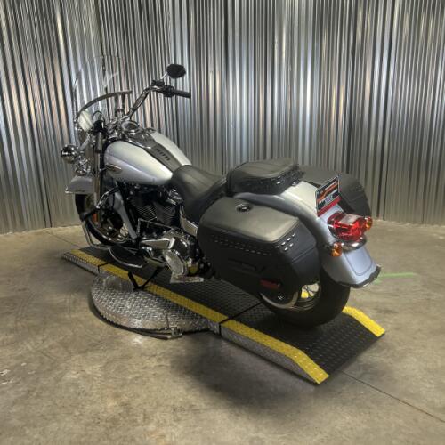 2023 Harley-Davidson® Heritage Classic Atlas Silver Metallic thumb 0