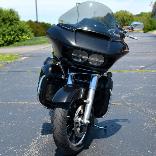 2017 Harley-Davidson® Road Glide® Ultra Black Quartz thumb 3