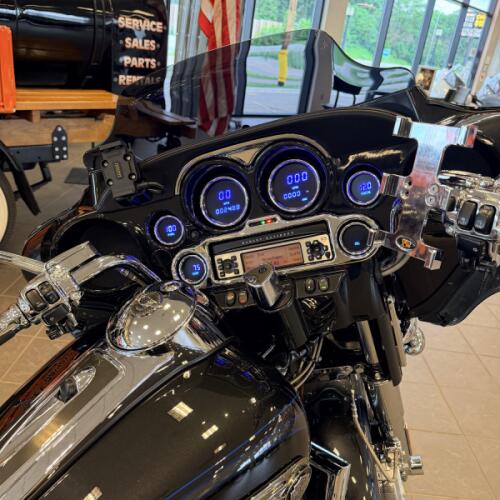 2013 Harley-Davidson CVO Ultra Classic Electra Glide 110th Anniversary FLHTCUSE8 thumb 1