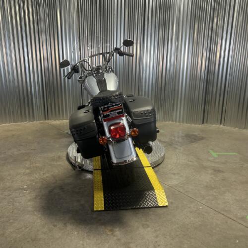 2023 Harley-Davidson® Heritage Classic Atlas Silver Metallic thumb 1