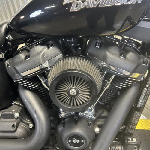 2018 Harley-Davidson® Street Bob® Vivid Black thumb 3