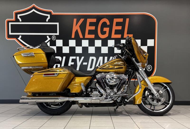 2016 Harley-Davidson® Street Glide® Special Hard Candy Gold Flake