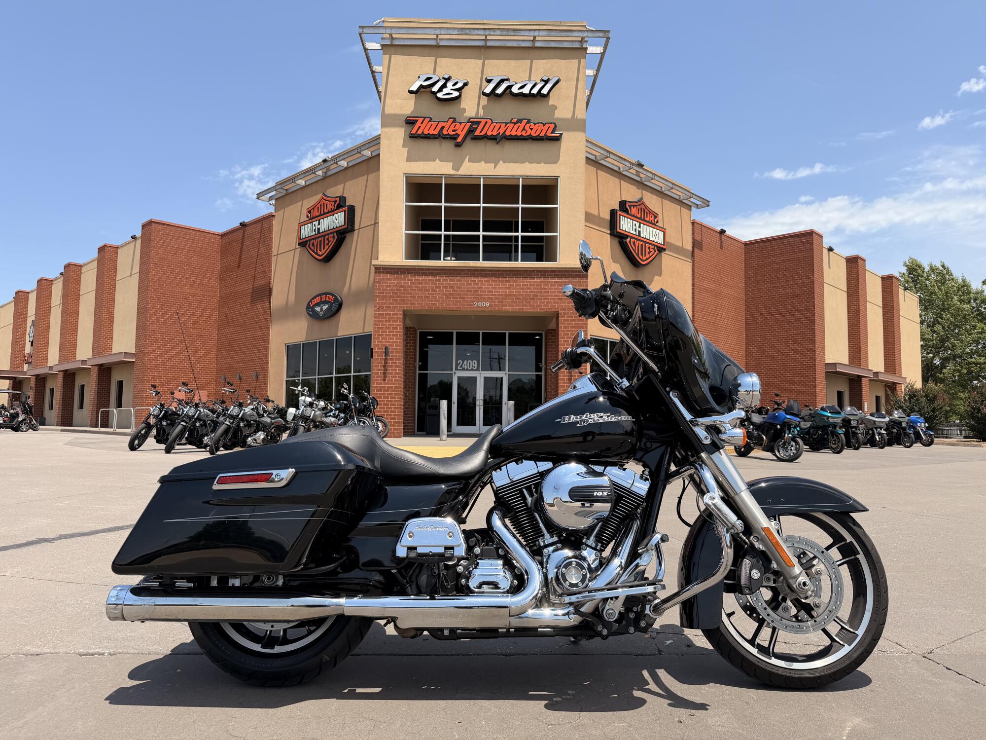 2014 Harley-Davidson® Street Glide® Special FLHXS BLACK 672741