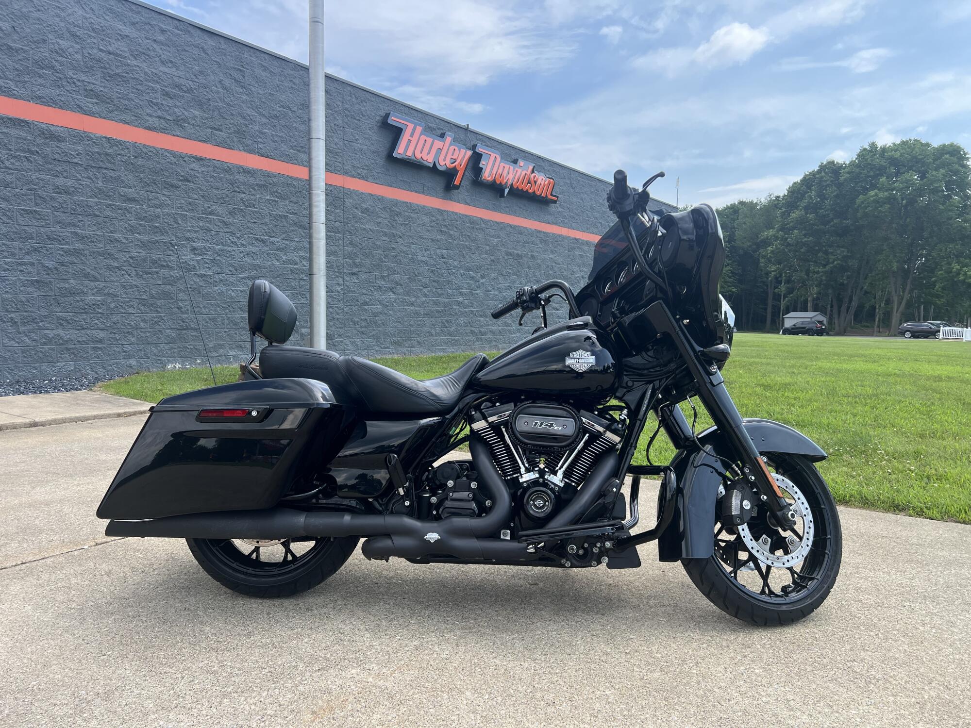 2021 Harley-Davidson® Street Glide® Special Vivid Black - Black Finish