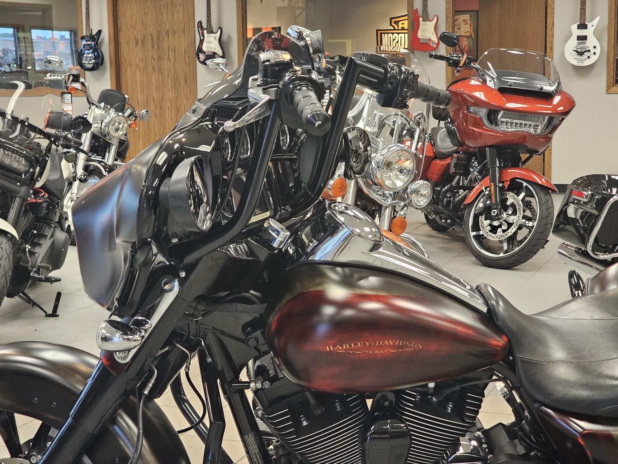 FLHXS 2015 Street Glide® Special, photo 15