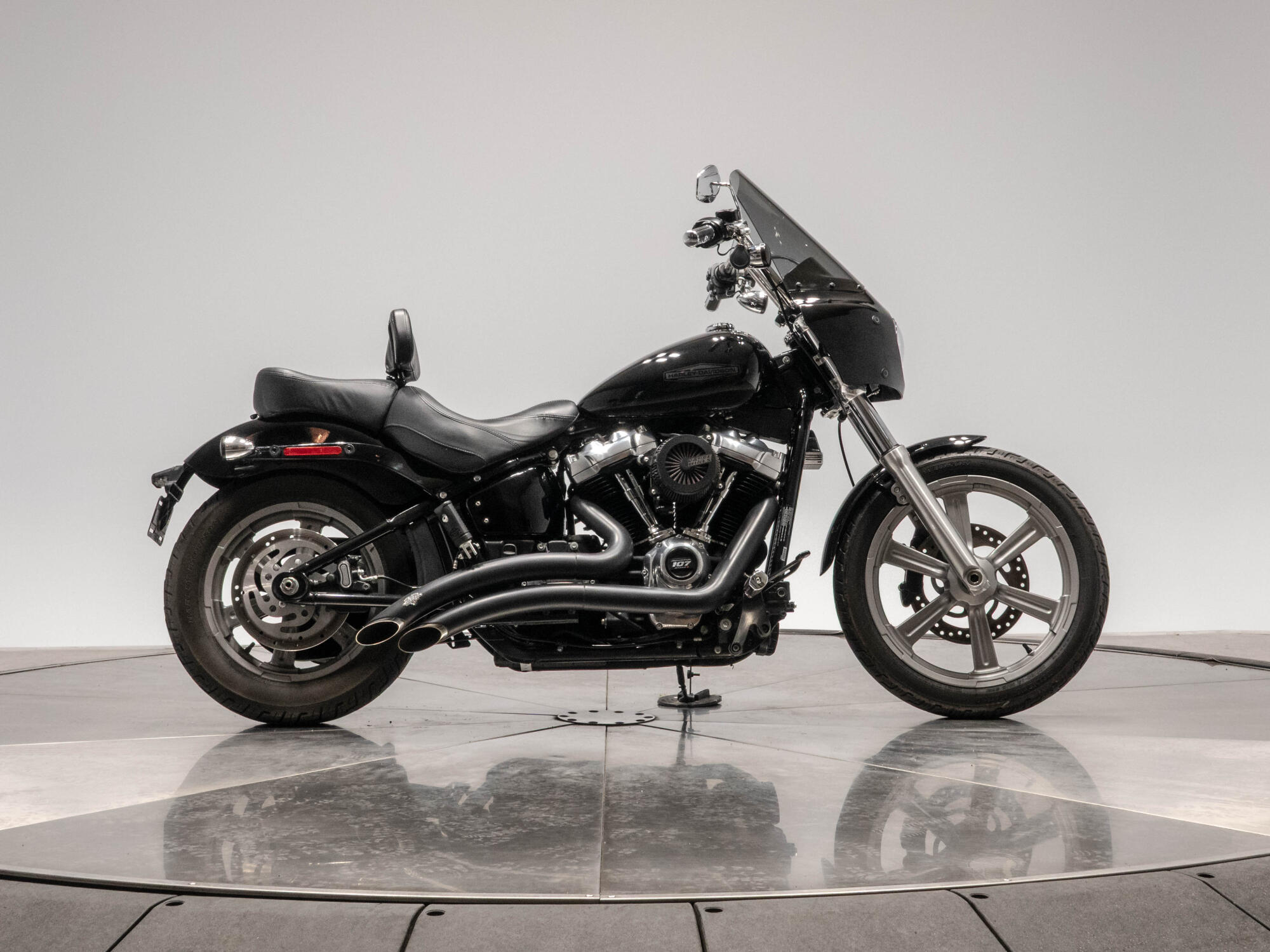 2022 HARLEY-DAVIDSON FXST STANDARD in Vivid Black