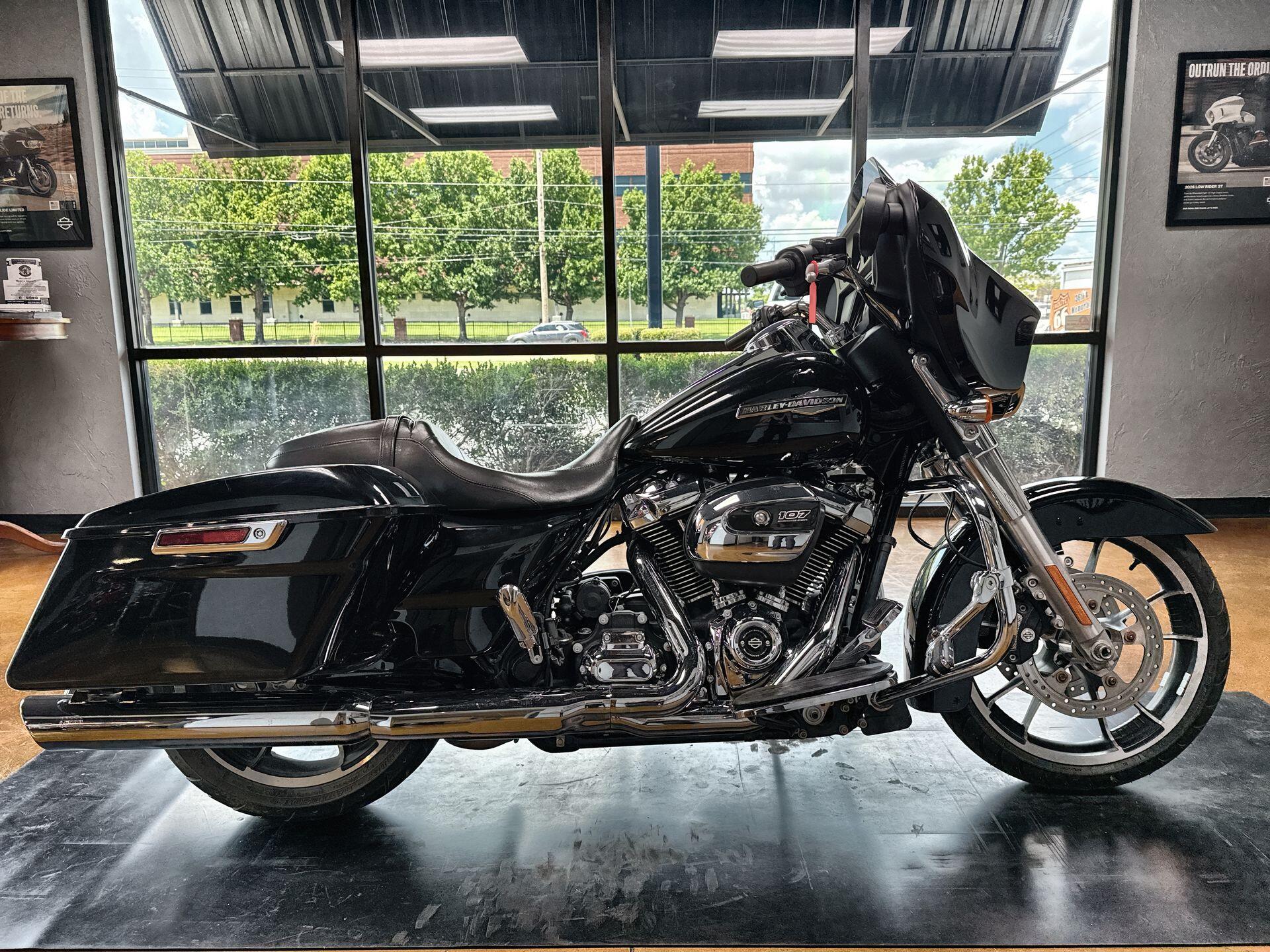 2021 Harley-Davidson® Street Glide® Vivid Black