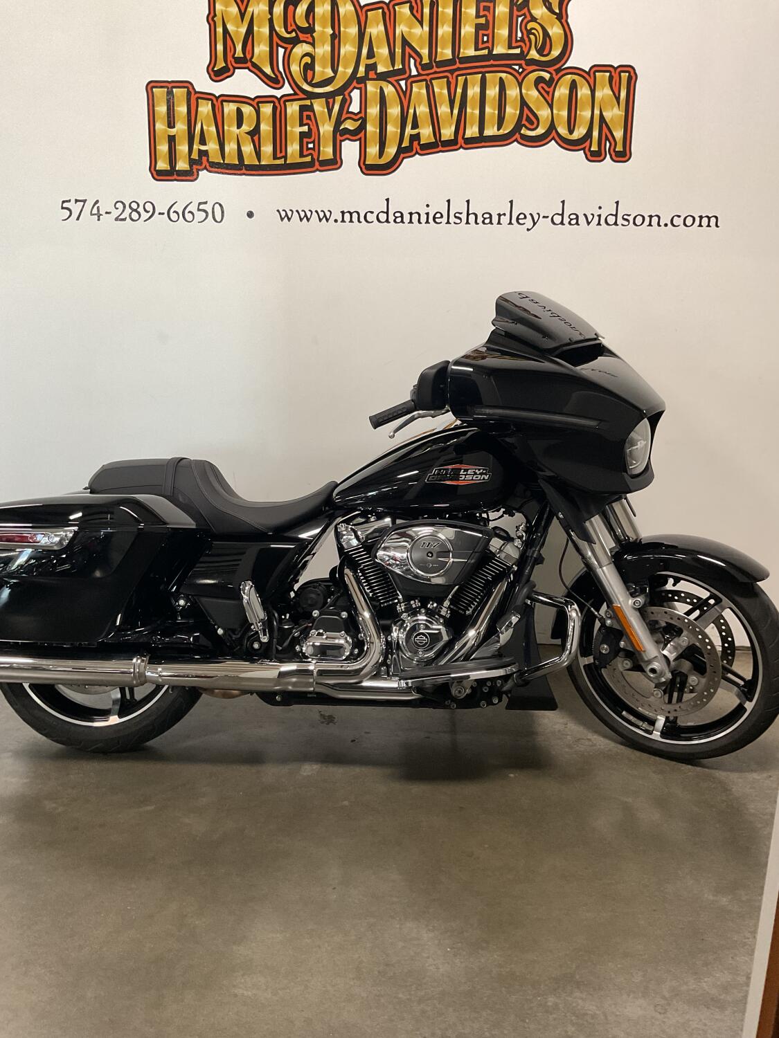 2025 Harley-Davidson® Street Glide® Vivid Black
