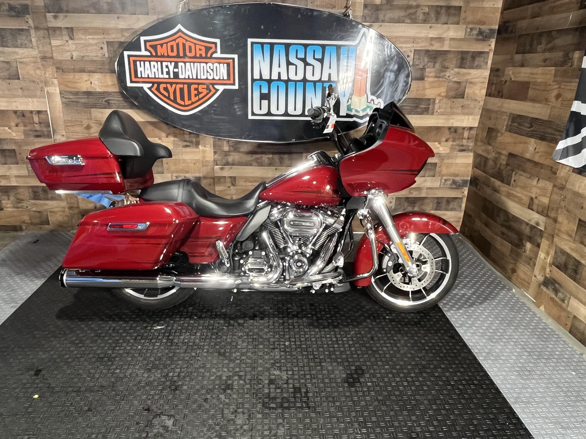 2020 Harley-Davidson® Road Glide® Limited Stiletto Red
