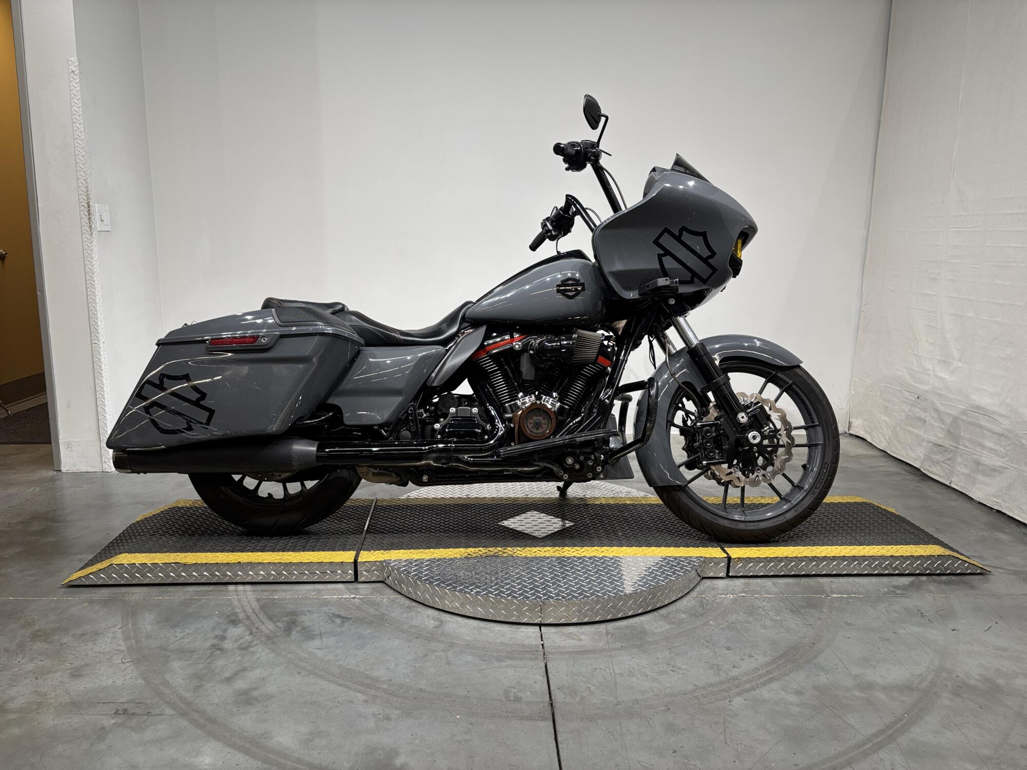 FLTRXSE 2018 CVO™ Road Glide®