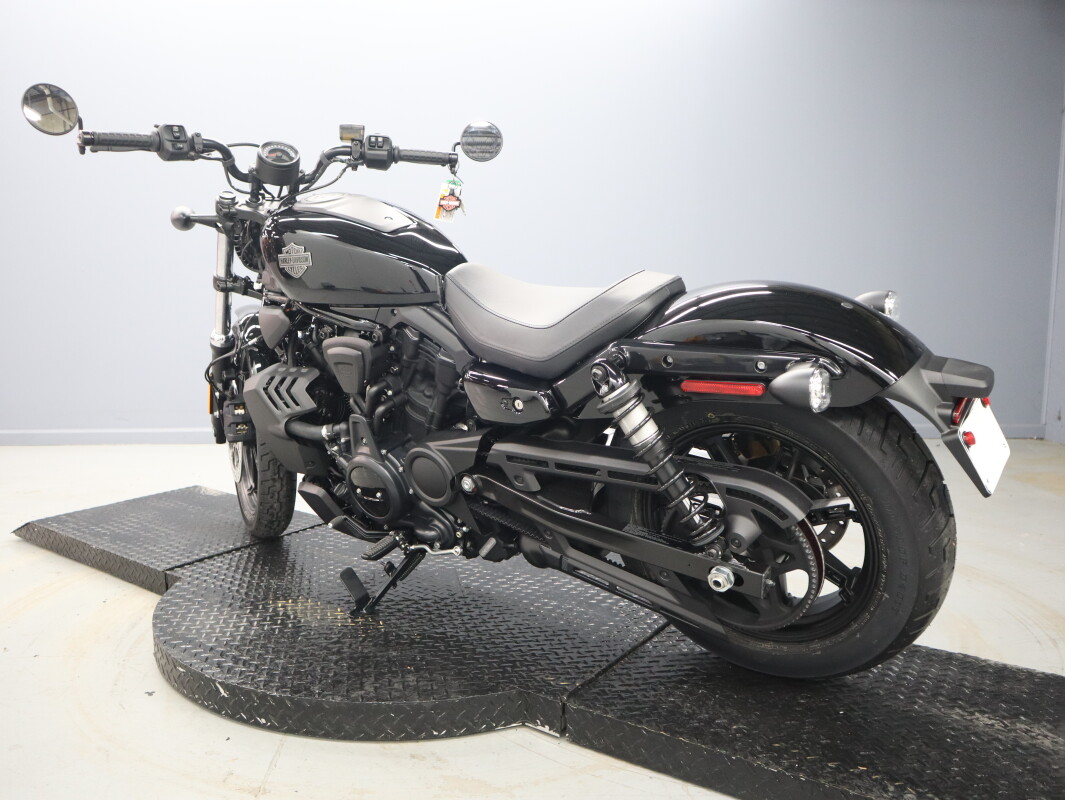 2026 Harley-Davidson® Nightster™ RH975, photo 6