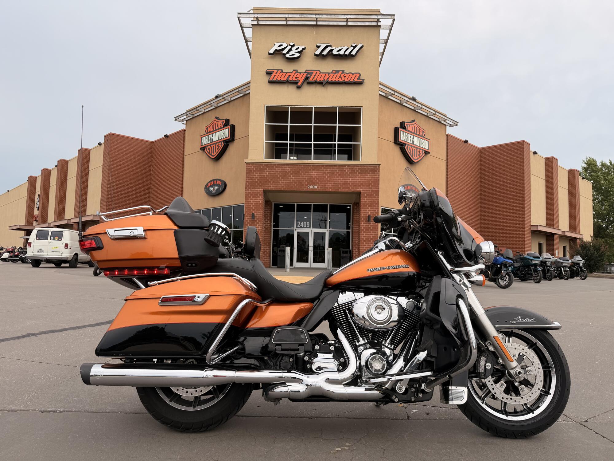 2014 Harley-Davidson® Ultra Limited FLHTK WHSKY/V BLK 687818