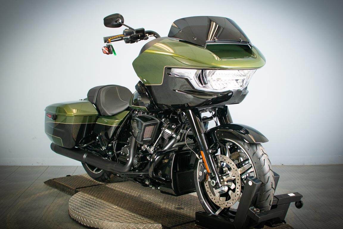 2026 Harley-Davidson® Road Glide™ FLTRX, photo 2