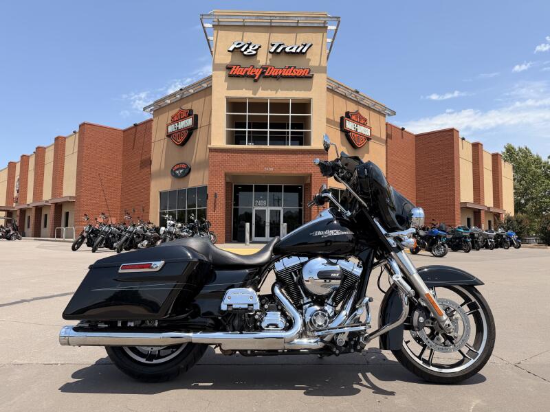 2014 Harley-Davidson® Street Glide® Special FLHXS BLACK 672741