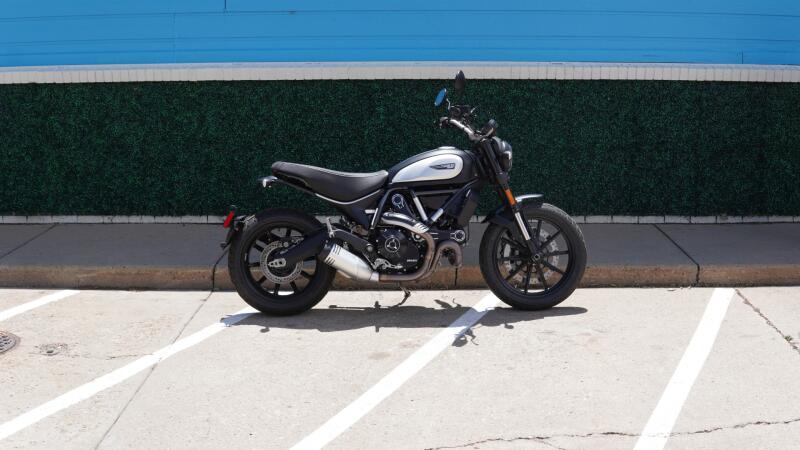 2022 Scrambler Icon Dark