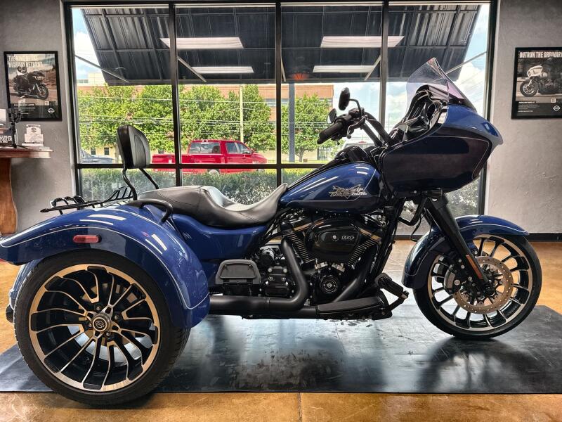 2023 Harley-Davidson® Road Glide® 3 Bright Billiard Blue - Black Finish
