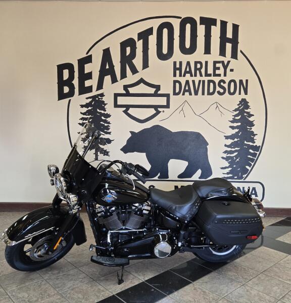 2026 Harley-Davidson® Heritage Classic Vivid Black Black Cast Wheels