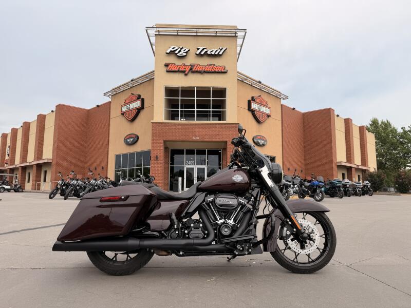 2022 Harley-Davidson® Road King® Special FLHRXS Midnight Crimson 648668