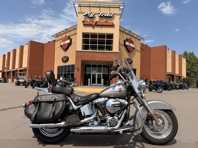 2016 Harley-Davidson® Heritage Softail® Classic FLSTC Billet Silver 037007