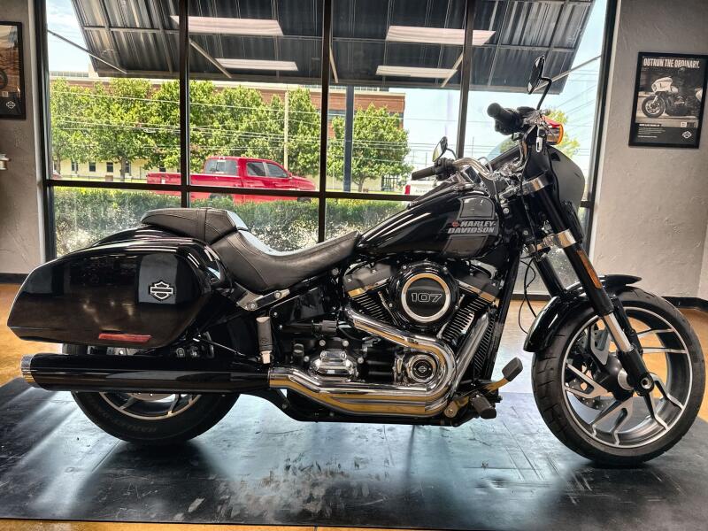 2021 Harley-Davidson® Sport Glide® Vivid Black Deluxe