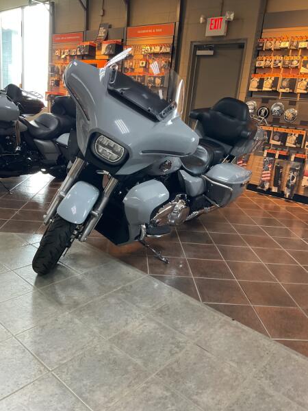 2025 Harley-Davidson® Street Glide® Ultra Billiard Gray