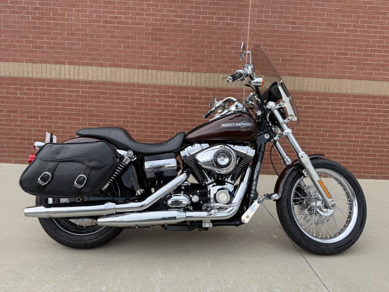 2011 Harley-Davidson® Super Glide® Custom Two-Tone Dark Candy Root Beer/Light Candy Root Beer