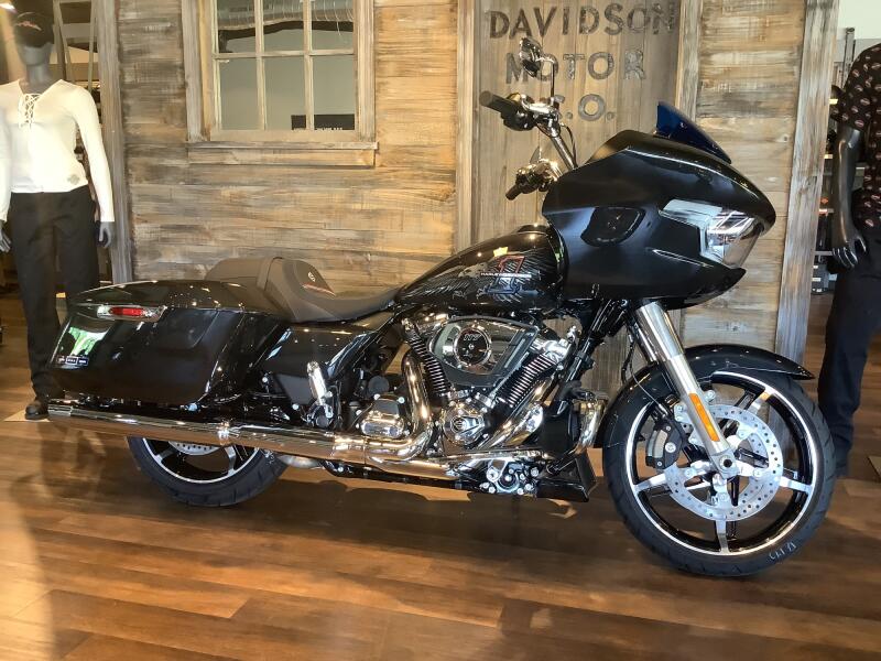 Harley-Davidson® Road Glide® 2026 FLTRX T43-26 Midnight Ember