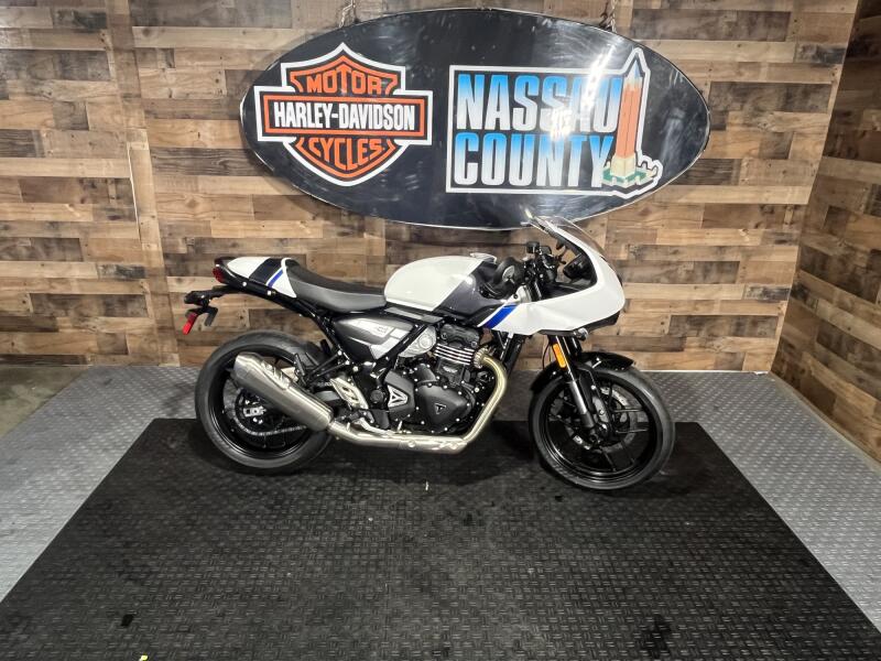 2026 Triumph Thruxton 400 Pearl Metallic White / Storm Grey