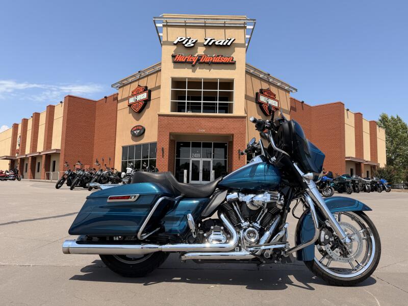 2022 Harley-Davidson® Street Glide® FLHX Vivid Black 644227