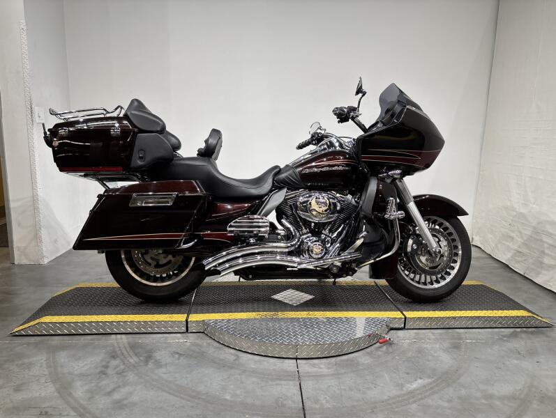 2011 Harley-Davidson® Road Glide® Ultra Merlot Sunglo