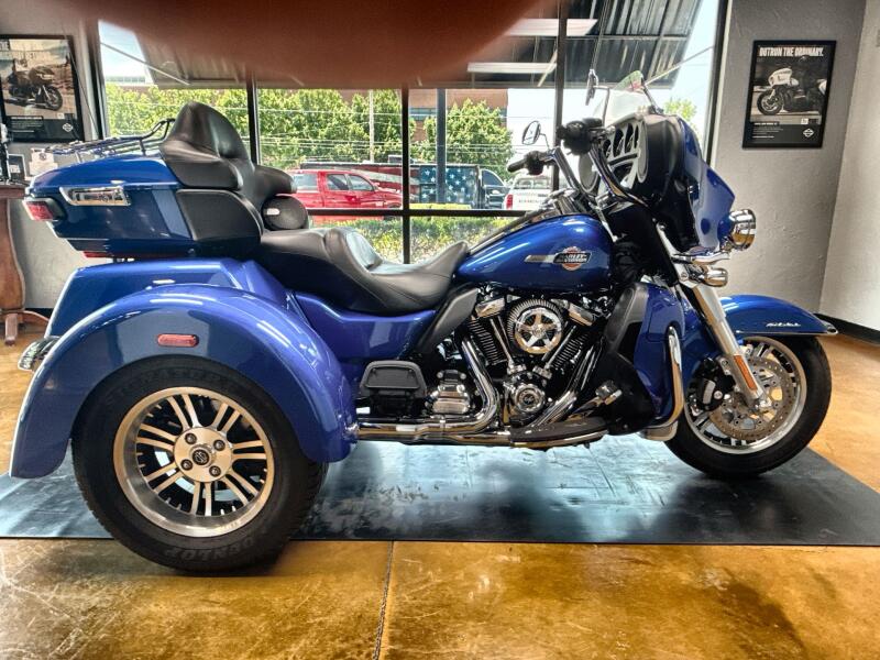 2024 Harley-Davidson® Tri Glide® Ultra Blue Burst