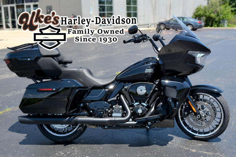 2026 Harley-Davidson® Road Glide Limited Vivid Black Black Trim