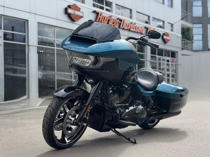 2026 Harley-Davidson® Road Glide® Teal Thunder / Vivid Black Black Trim