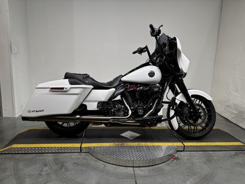 FLHXSE 2021 CVO™ Street Glide®