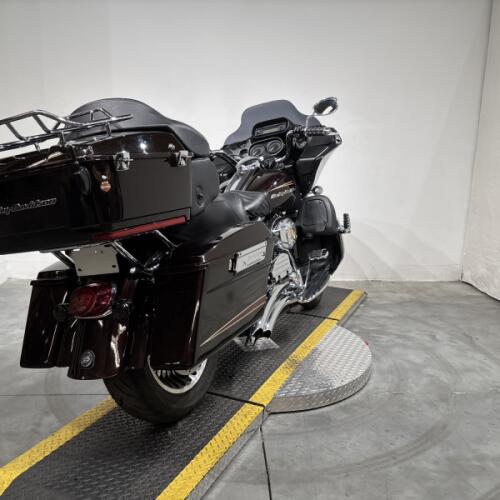 2011 Harley-Davidson® Road Glide® Ultra Merlot Sunglo thumb 3
