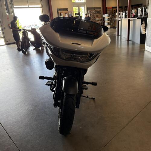 Harley-Davidson® CVO™ Road Glide® ST 2024 thumb 3