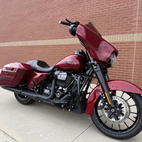 2018 Harley-Davidson® Street Glide® Special Candy Red Sunglo thumb 3