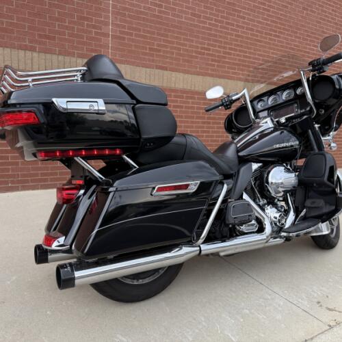 2016 Harley-Davidson® Ultra Limited Vivid Black thumb 1