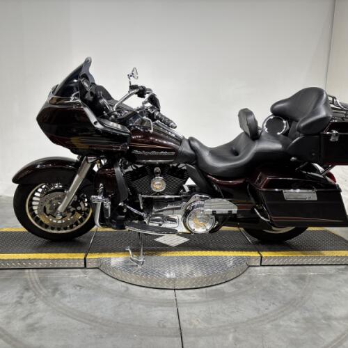 2011 Harley-Davidson® Road Glide® Ultra Merlot Sunglo thumb 0