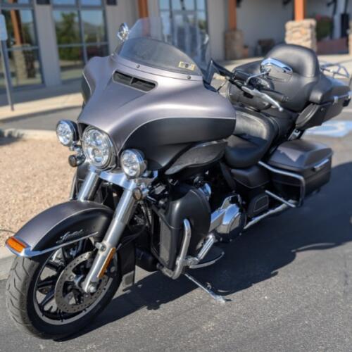 2017 Harley-Davidson® Ultra Limited thumb 2
