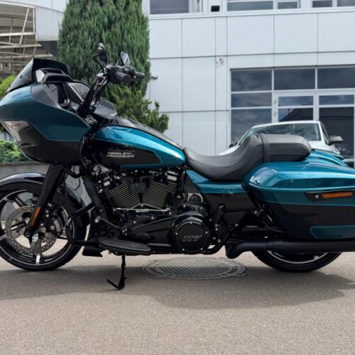 2026 Harley-Davidson® Road Glide® Teal Thunder / Vivid Black Black Trim thumb 2