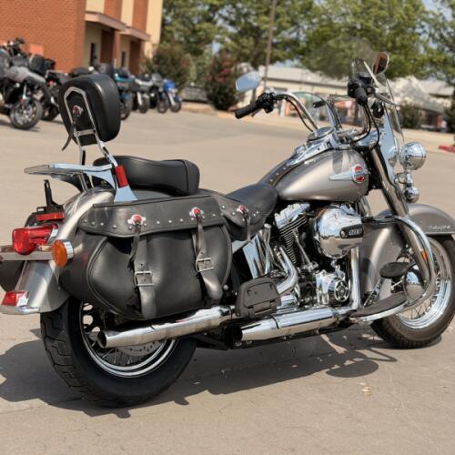 2016 Harley-Davidson® Heritage Softail® Classic FLSTC Billet Silver 037007 thumb 2
