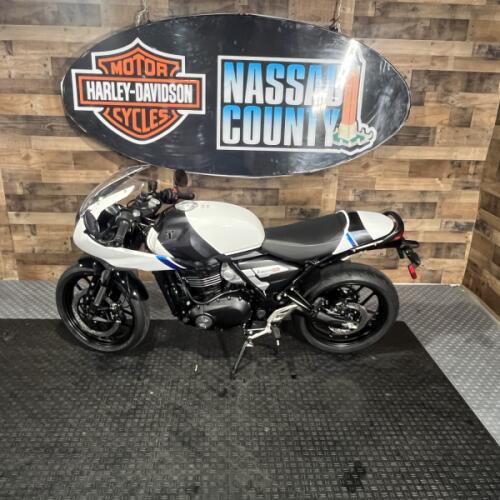 2026 Triumph Thruxton 400 Pearl Metallic White / Storm Grey thumb 2