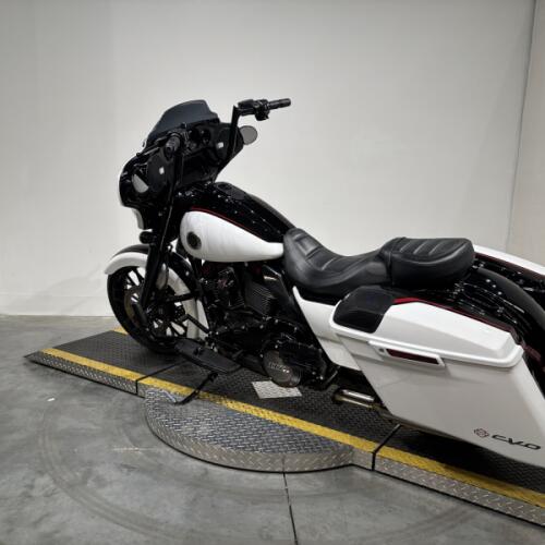 FLHXSE 2021 CVO™ Street Glide® thumb 1