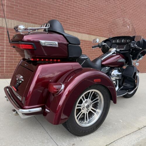 2015 Harley-Davidson® Tri Glide® Ultra Mysterious Red Sunglo thumb 0