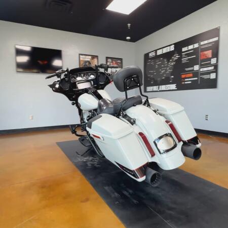 2020 Harley-Davidson® CVO™ Street Glide® Sand Dune thumb 0