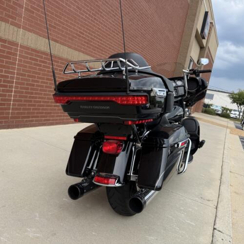 2016 Harley-Davidson® Ultra Limited Vivid Black thumb 0